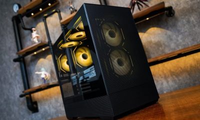 装机完成的整机内部金色 ARGB 灯效俯视