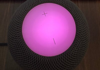 HomePod mini 顶部亮起粉紫色声音光晕灯效特写