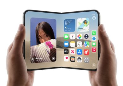 双手展开 iPhone Duo 折叠屏