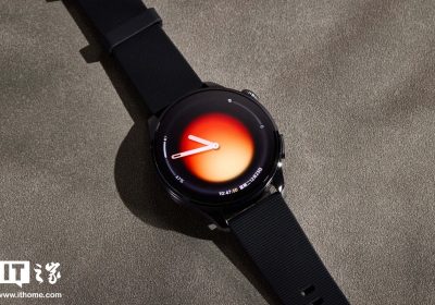 小米 Watch 5 黑色氟橡胶表带实拍图