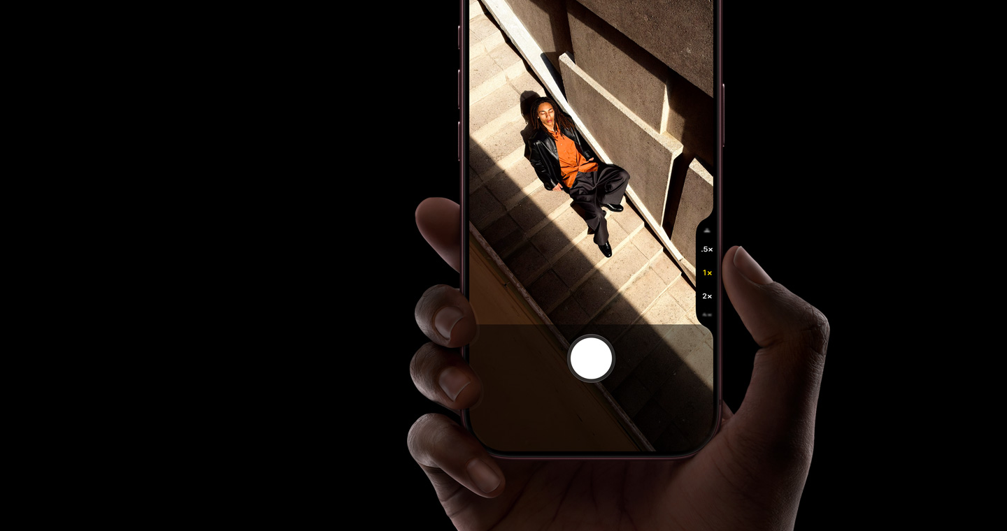 iPhone 18 Pro 首销不到一周就自己重启:日志里写着 Panic Full,苹果已经介入调查