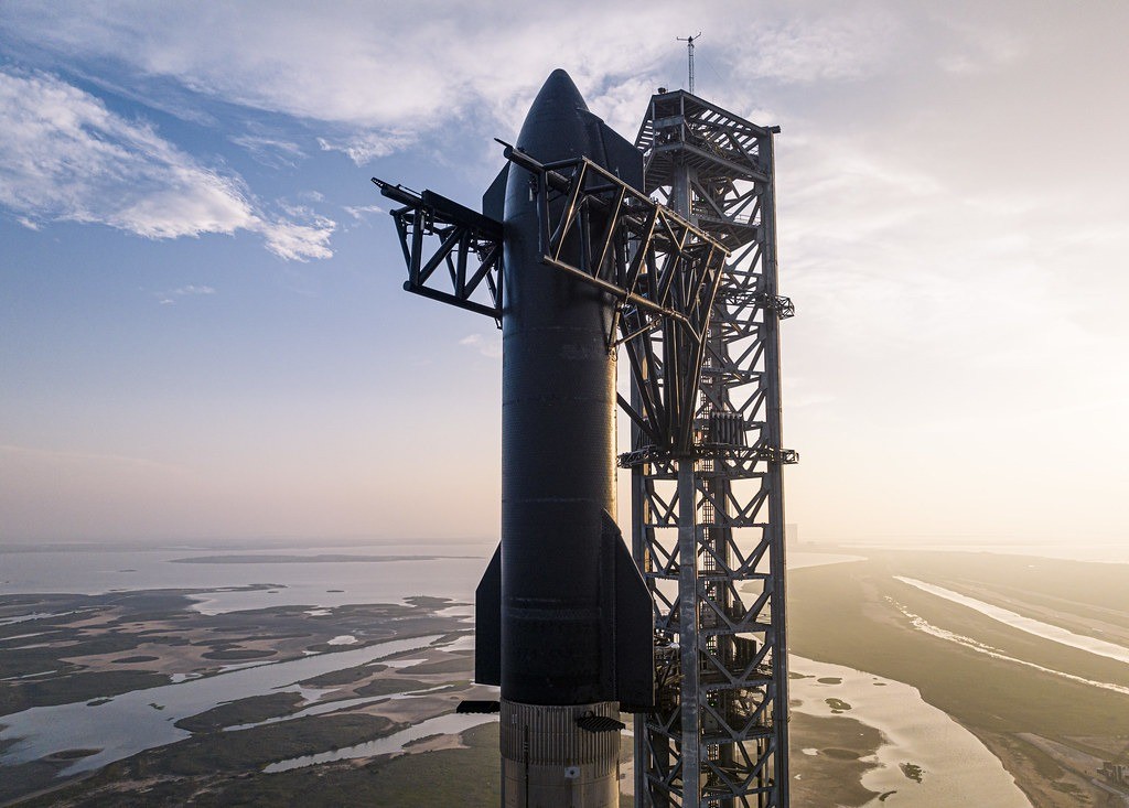 把芯片工厂搬到太空:一家初创公司借 SpaceX 的火箭,在轨道上试造半导体