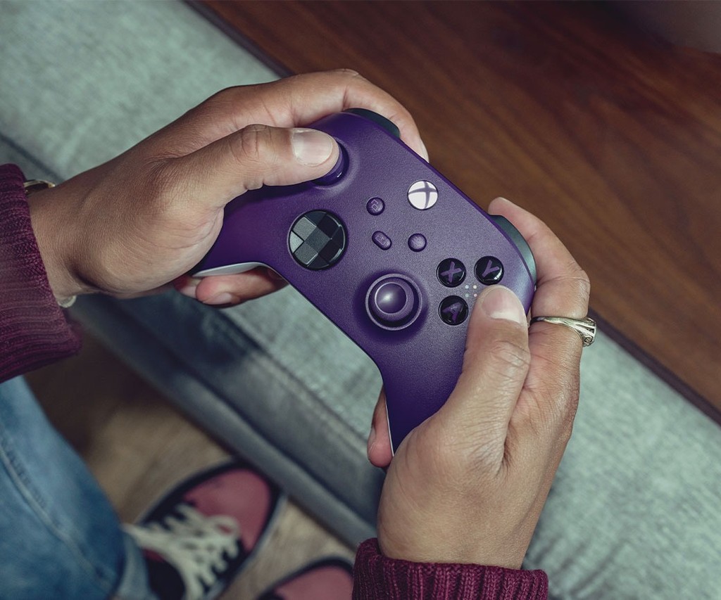 Xbox 无线手柄怎么更新固件:什么时候该更、主机和电脑上分别怎么更、更完不认了怎么救