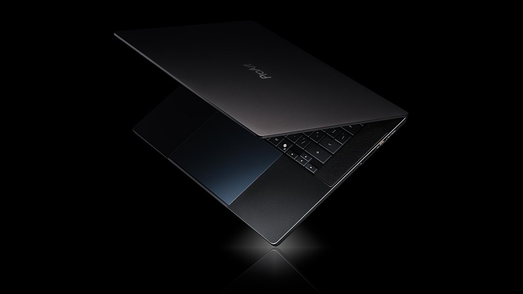 英伟达把手伸进 PC 处理器:RTX Spark 超级芯片,Intel 和 AMD 该睡不着了