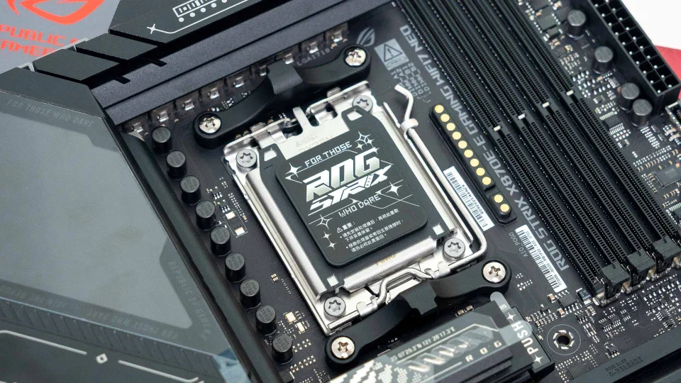 ROG STRIX X870E-E NEO 主板包装