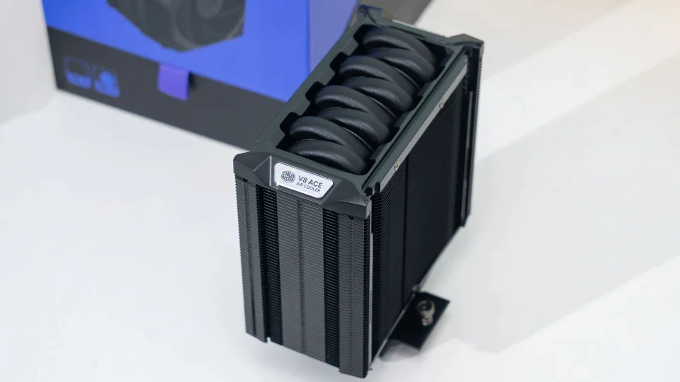V8 Ace 3DHP 顶部标识