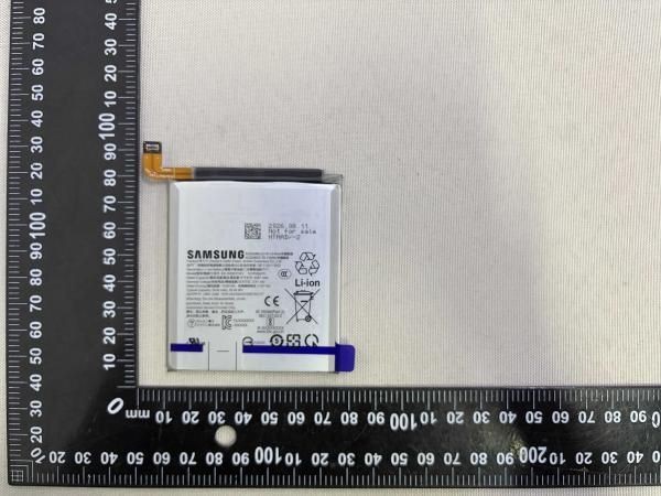 三星硅碳负极电池特写:5700mAh 大容量电池