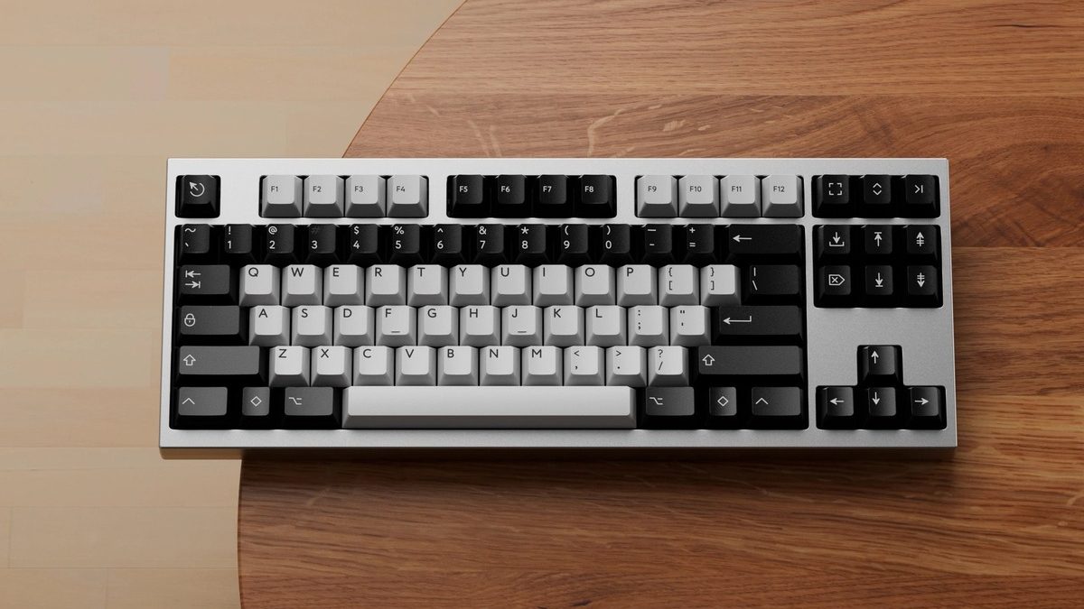 Chamber TKL 整机桌面场景