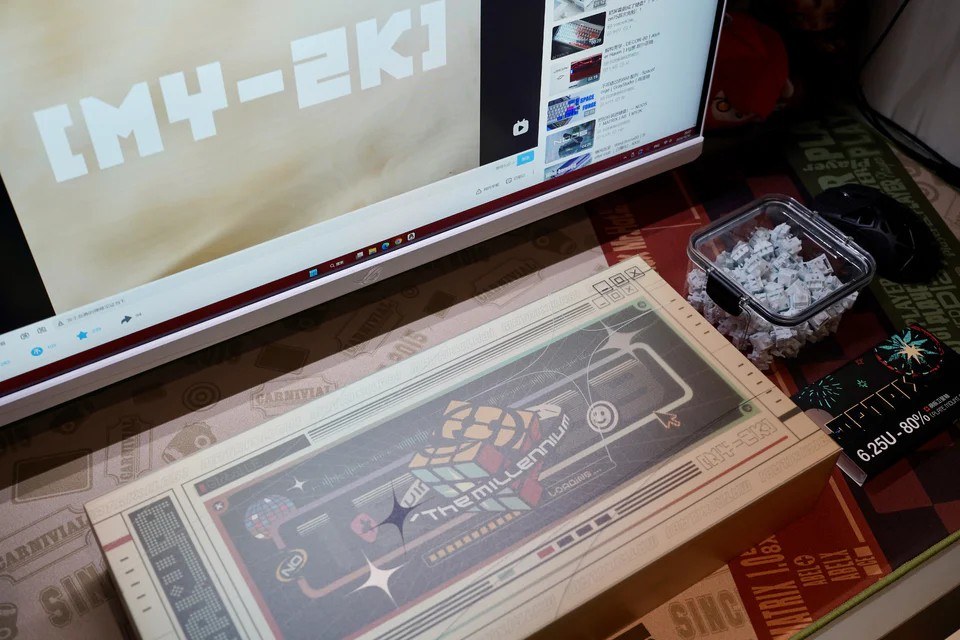 MY-2K 1999 金属铭牌特写