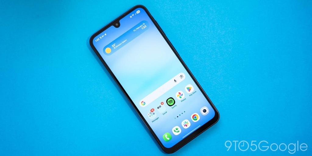 Galaxy A17 蓝色机身背面与正面