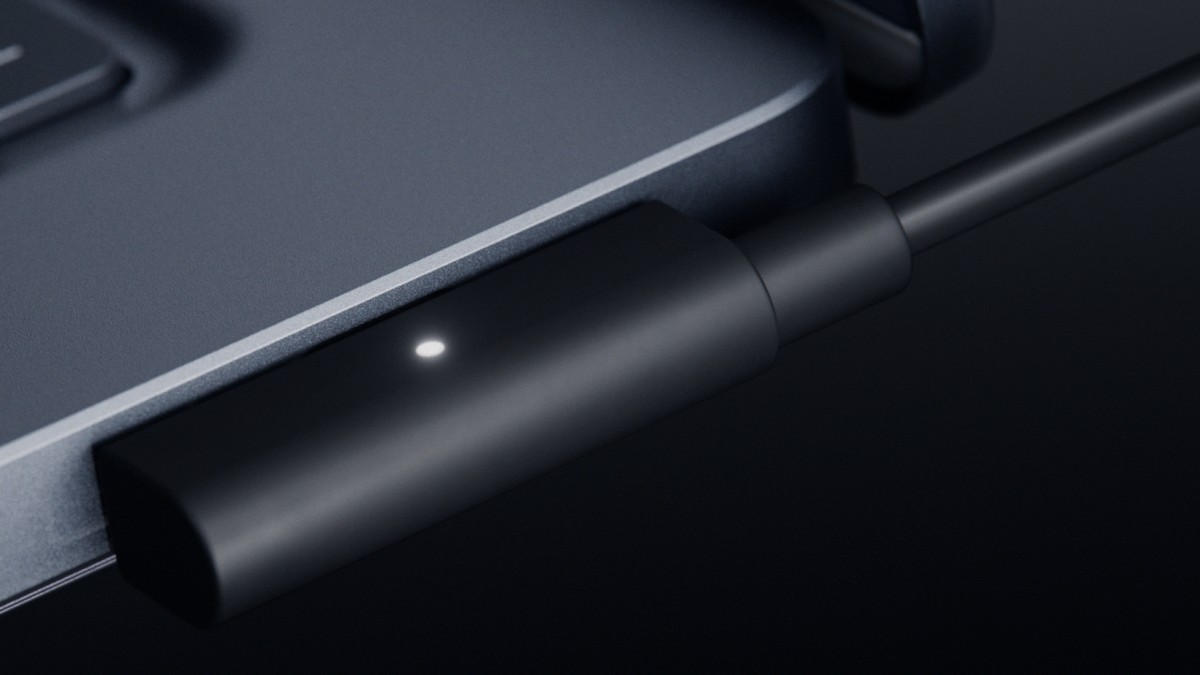 Surface Laptop Ultra Magnetic Connect 磁吸充电特写