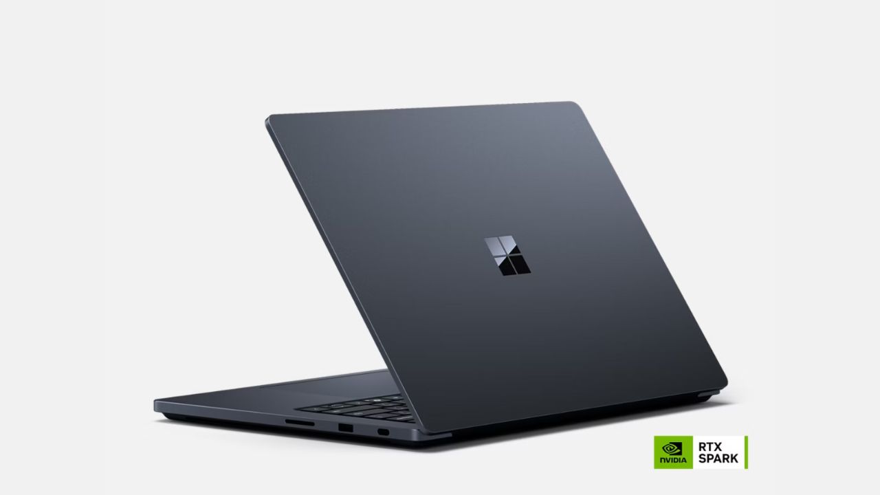 Surface Laptop Ultra 与 NVIDIA RTX Spark 标志