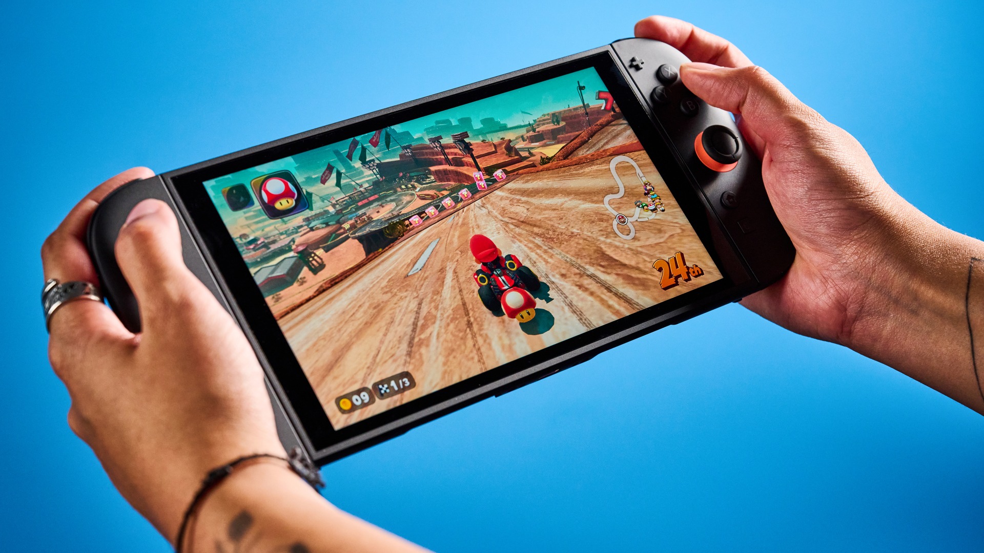 玩家手持 Switch 2 玩马力欧赛车世界,越狱演示画面